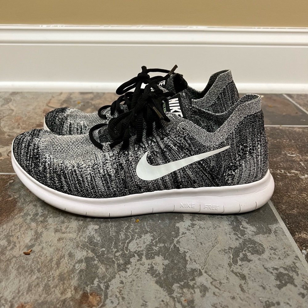 Nike knit shoes
